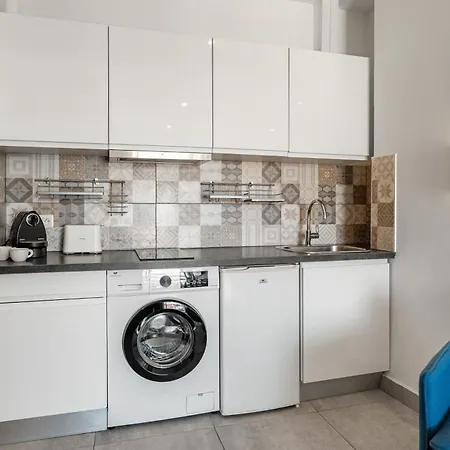 Renting - Risso - Cocoon Design Massena Paillon Balcony View & Lift *