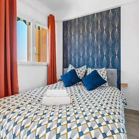 Renting - Risso - Cocoon Design Massena Paillon Balcony View & Lift